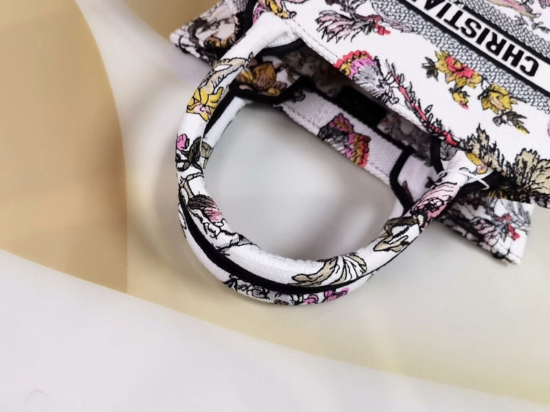 Dragons Bags Detail