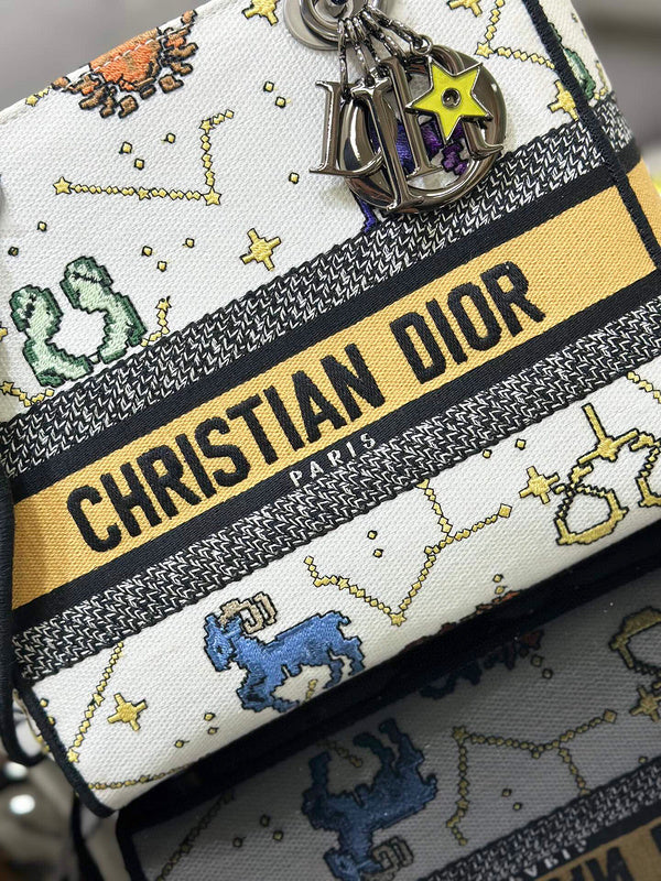 Dragons Bags Detail