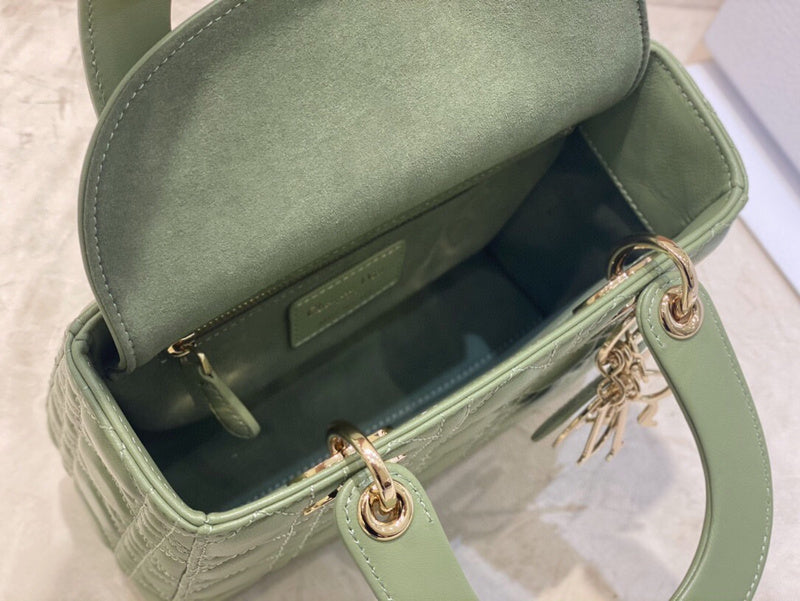 Dragons Bags Detail