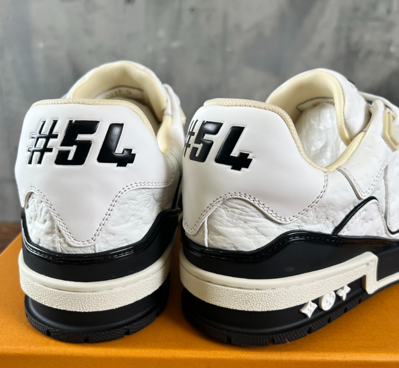 Dragons Bags Detail