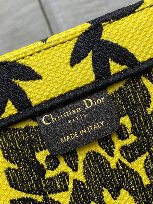 Dragons Bags Detail