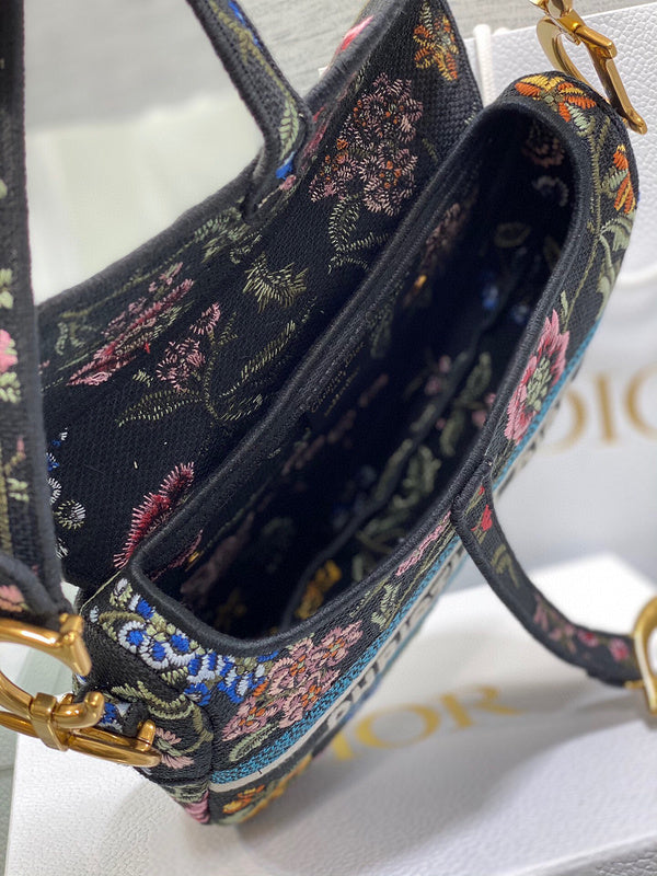 Dragons Bags Detail