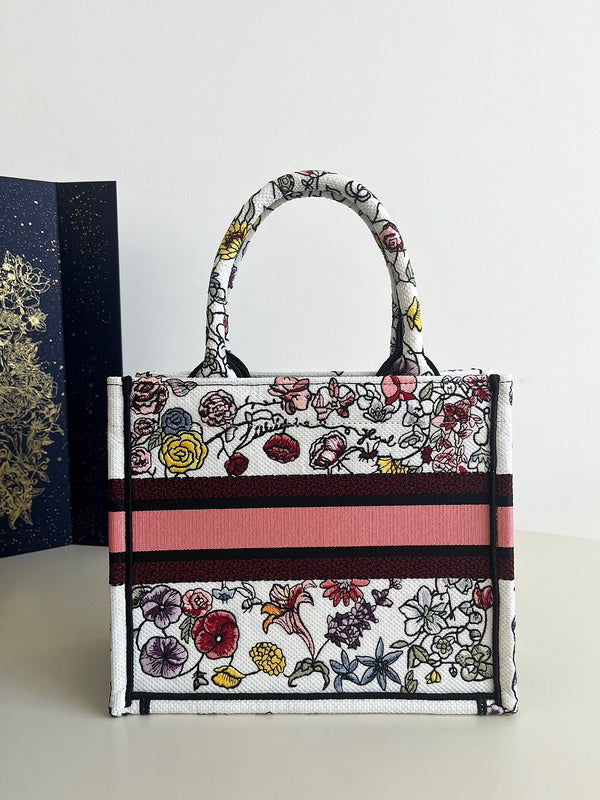 Dragons Bags Detail