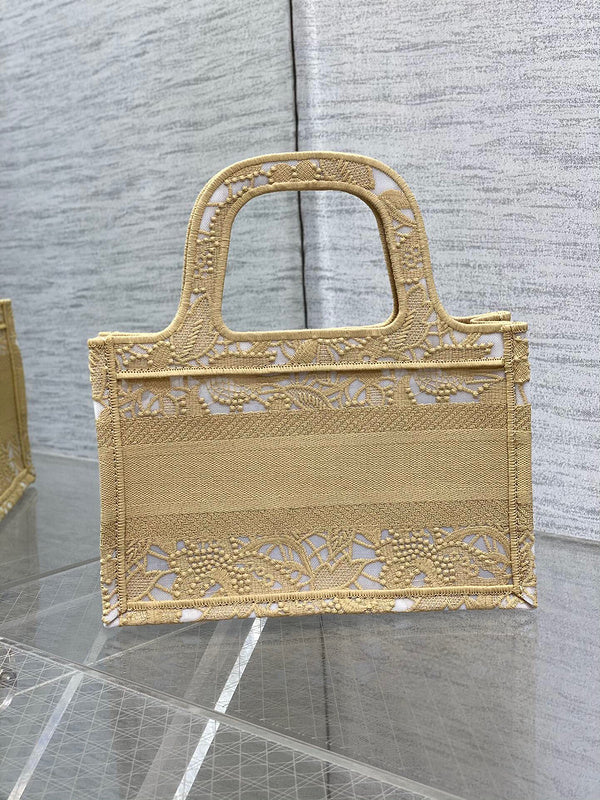 Dragons Bags Detail