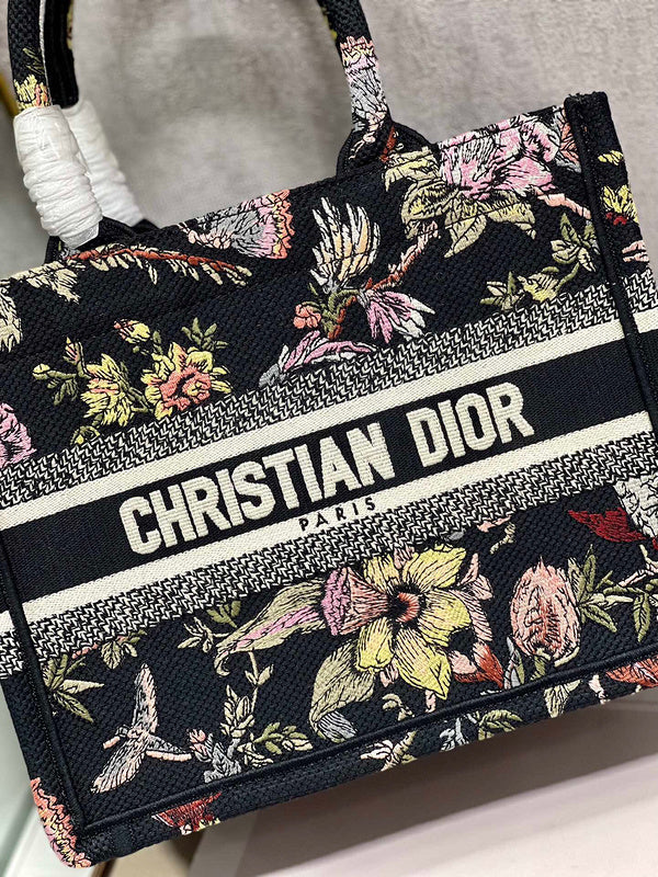 Dragons Bags Detail