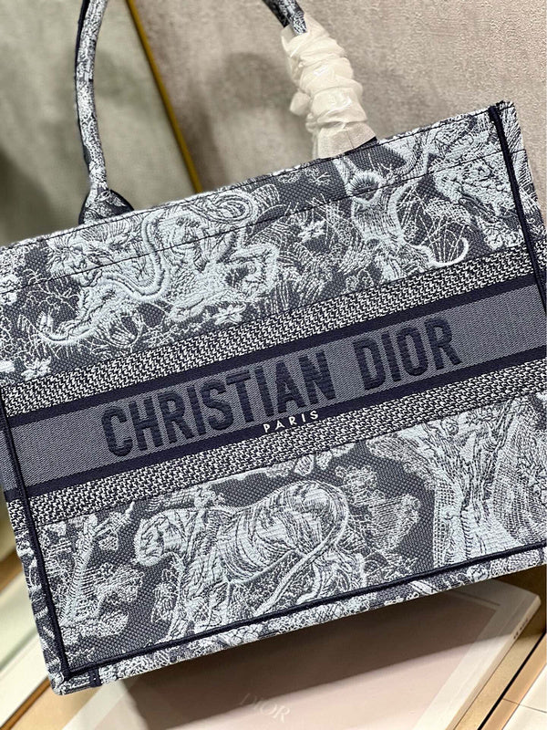 Dragons Bags Detail