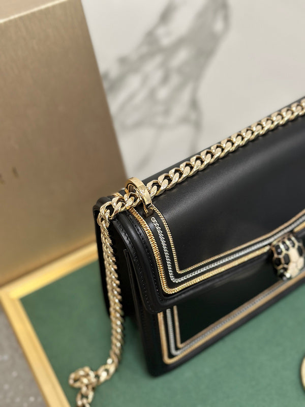Dragons Bags Detail