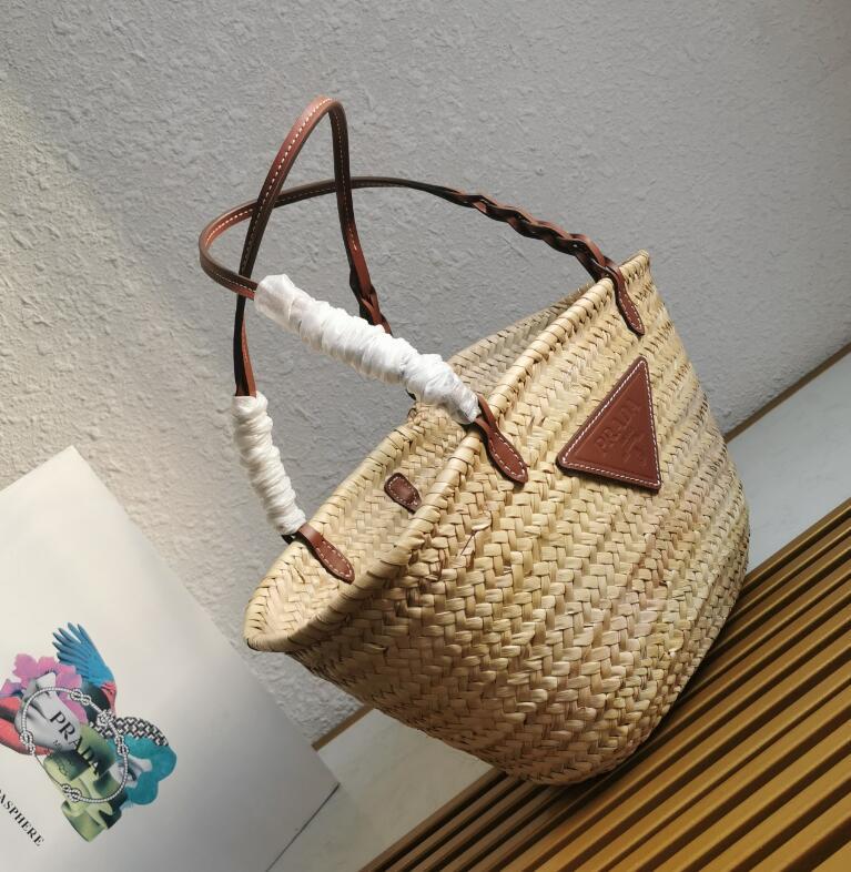 Dragons Bags Detail