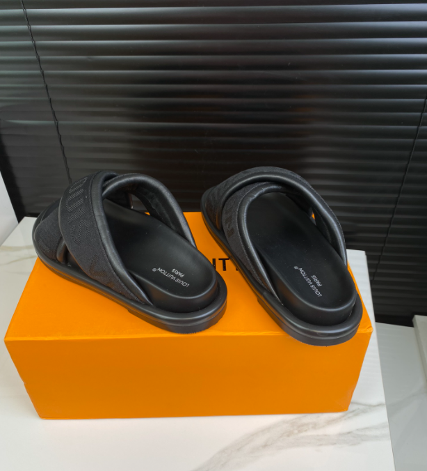 Dragons Bags Detail