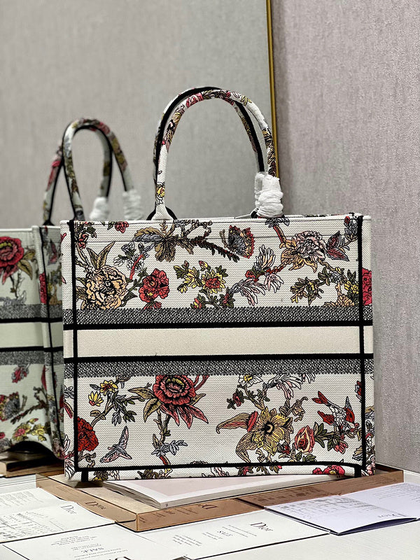 Dragons Bags Detail