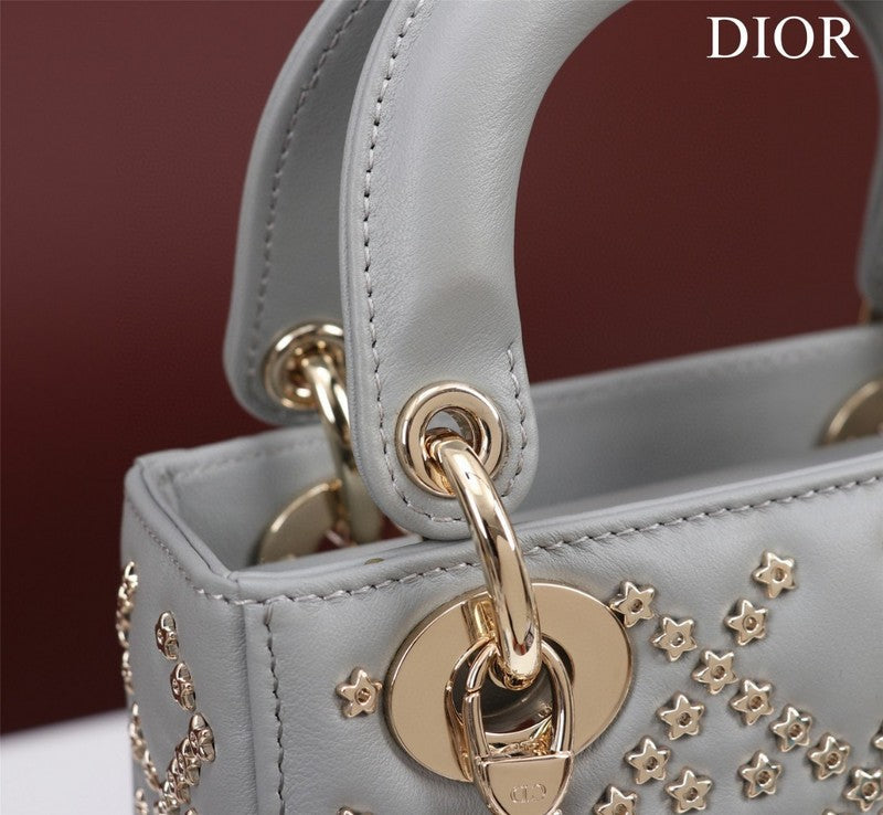 Dragons Bags Detail