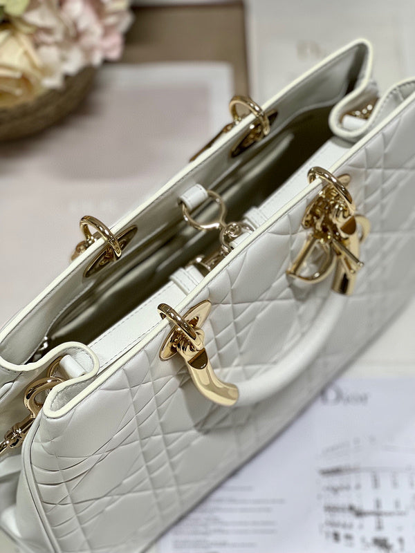 Dragons Bags Detail