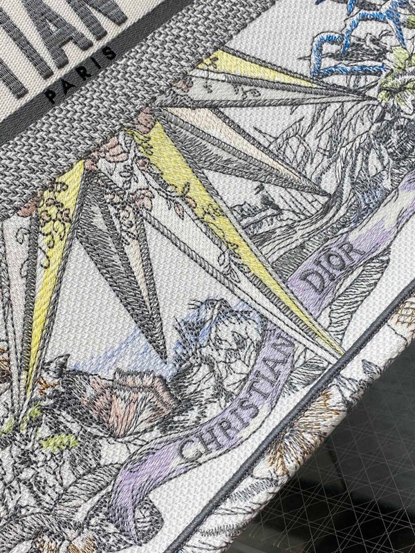 Dragons Bags Detail
