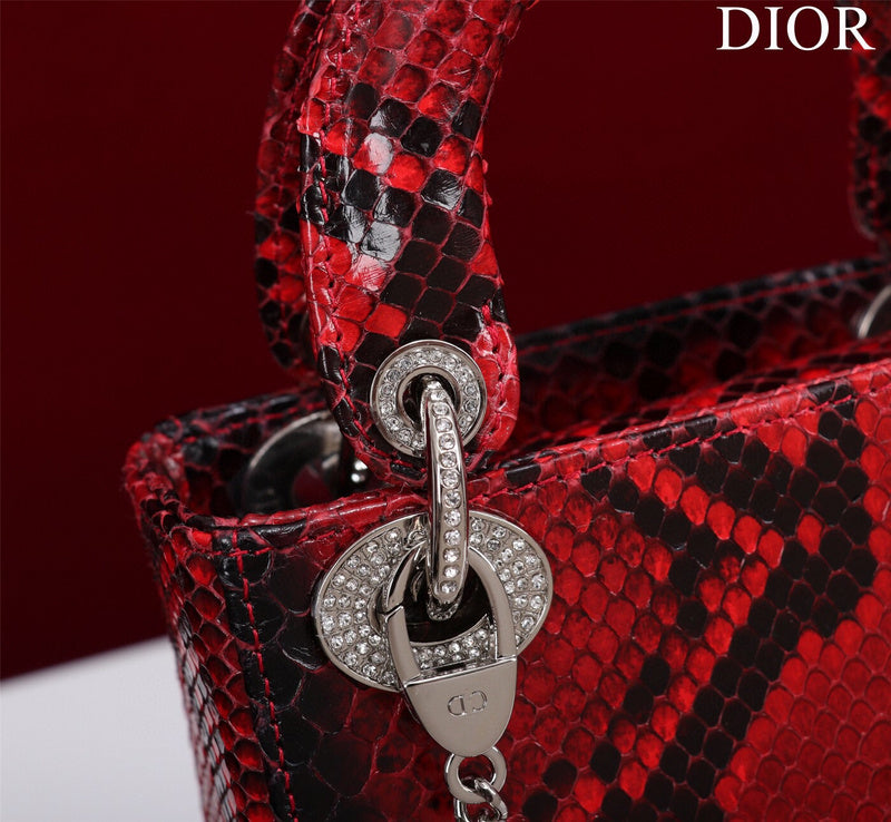 Dragons Bags Detail