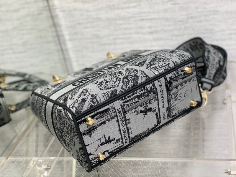 Dragons Bags Detail