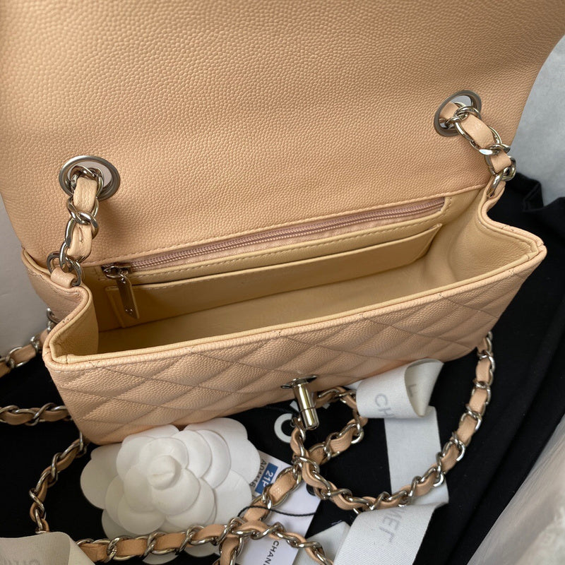Dragons Bags Detail