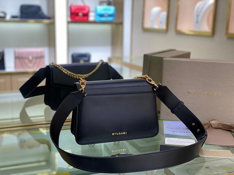 Dragons Bags Detail