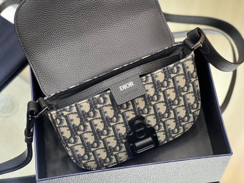 Dragons Bags Detail