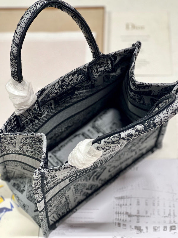 Dragons Bags Detail