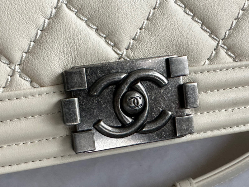 Dragons Bags Detail