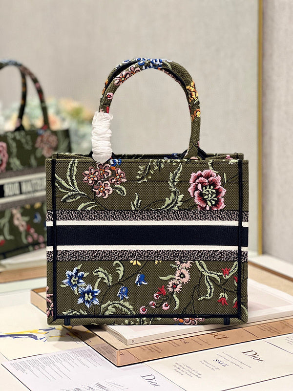 Dragons Bags Detail