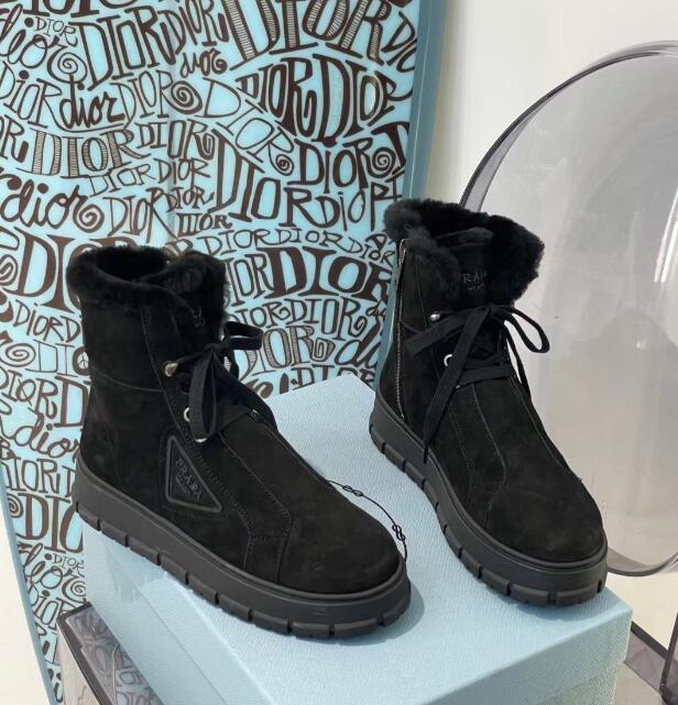 Dragons Bags Detail