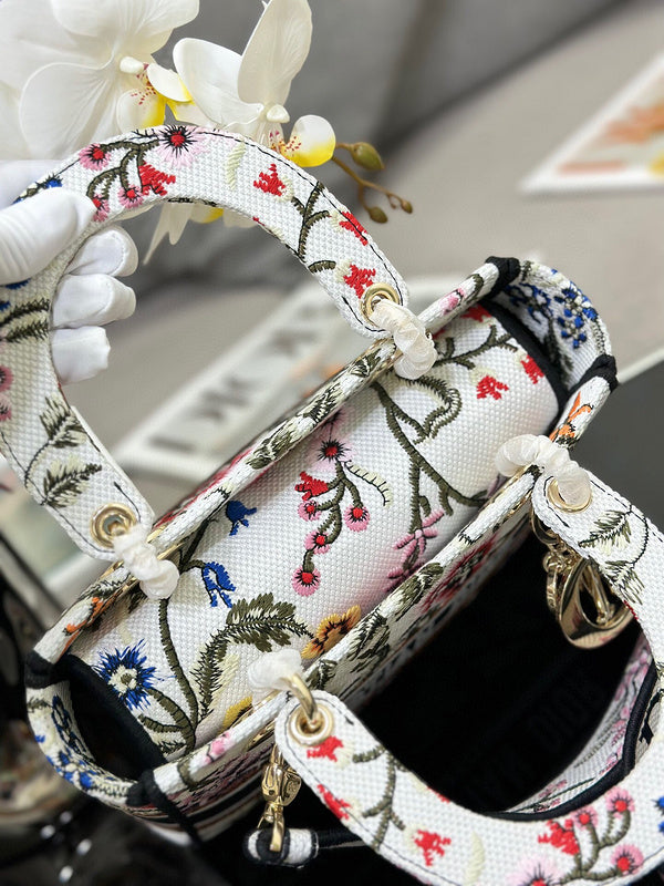 Dragons Bags Detail