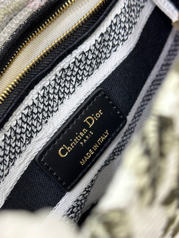 Dragons Bags Detail