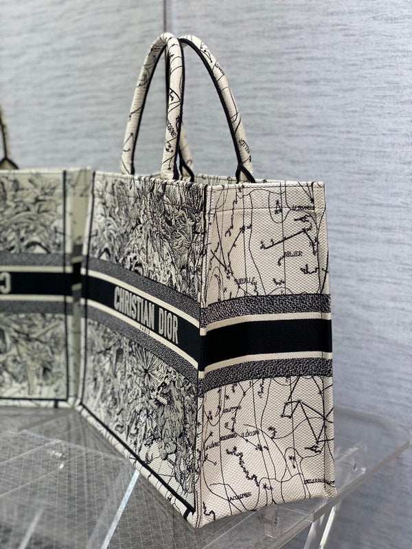 Dragons Bags Detail