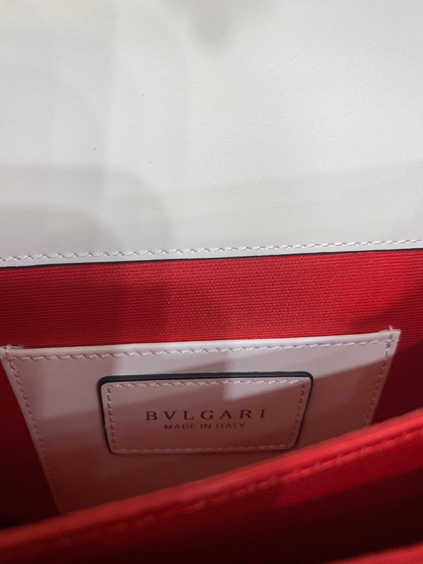 Dragons Bags Detail