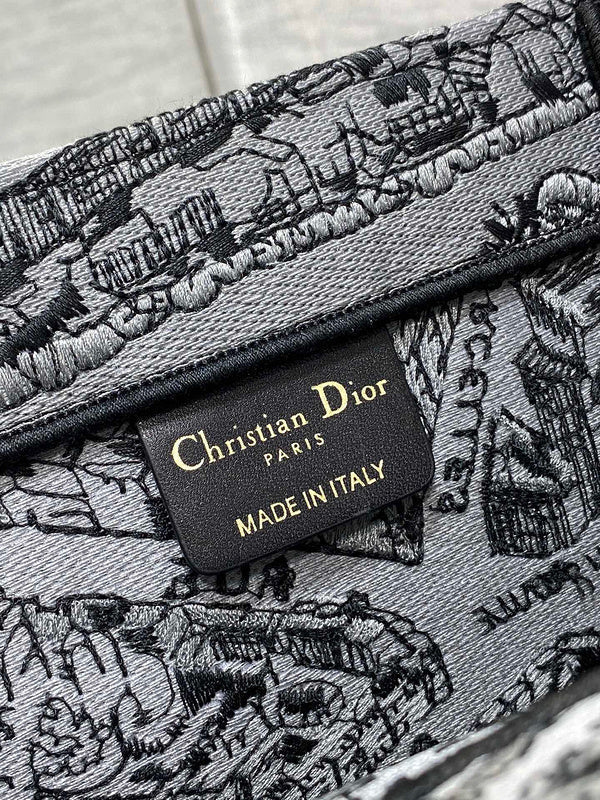 Dragons Bags Detail