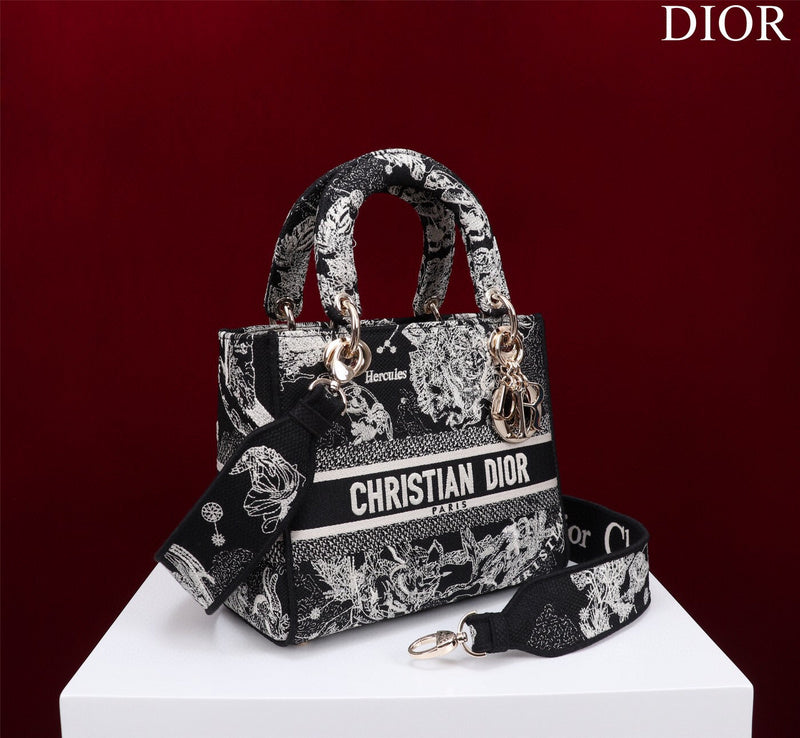 Dragons Bags Detail