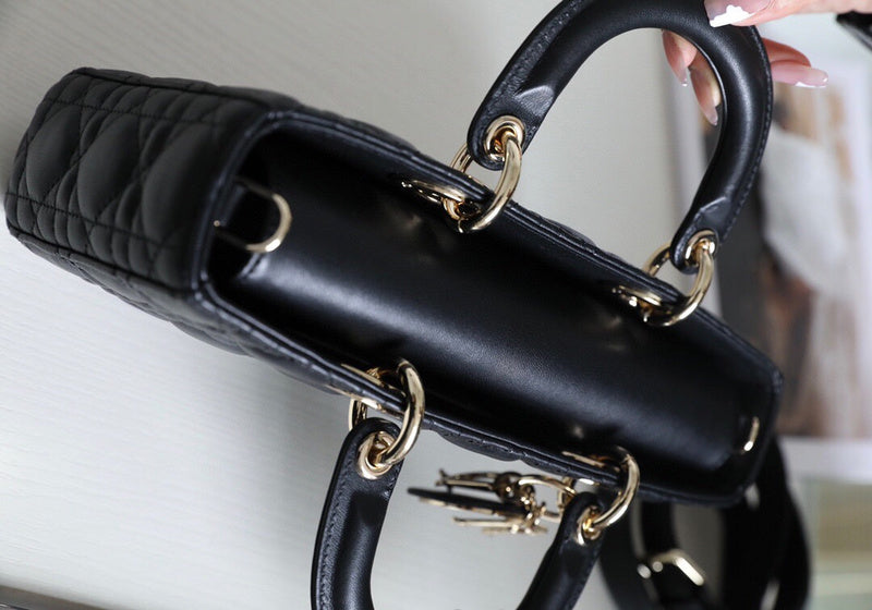 Dragons Bags Detail