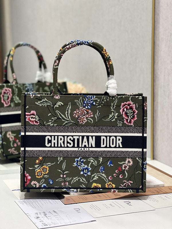 Dragons Bags Detail
