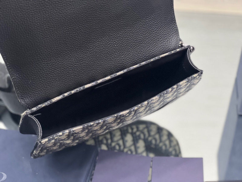 Dragons Bags Detail
