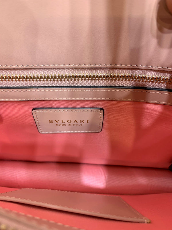 Dragons Bags Detail