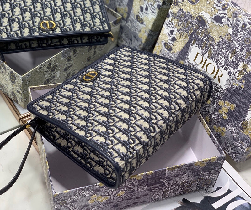 Dragons Bags Detail