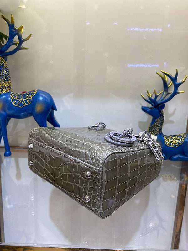 Dragons Bags Detail