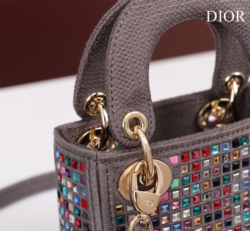 Dragons Bags Detail