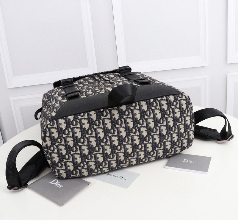 Dragons Bags Detail