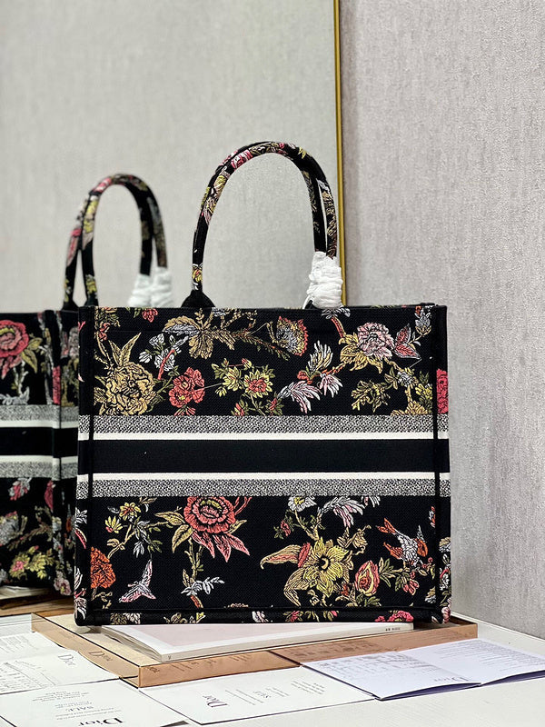 Dragons Bags Detail