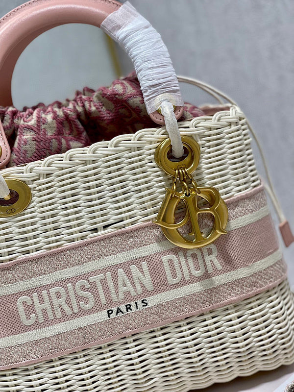 Dragons Bags Detail