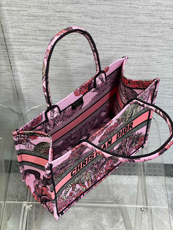 Dragons Bags Detail