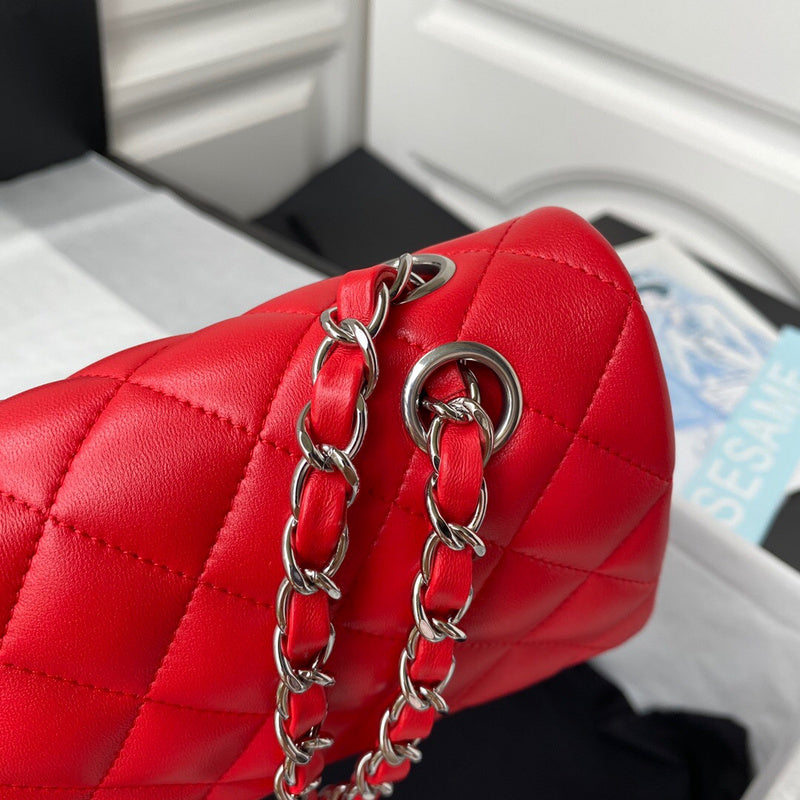 Dragons Bags Detail