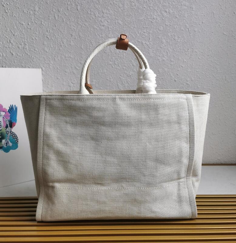 Dragons Bags Detail