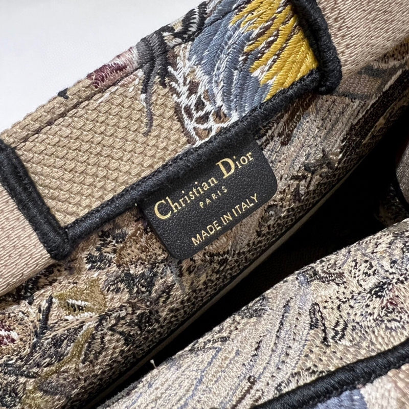 Dragons Bags Detail