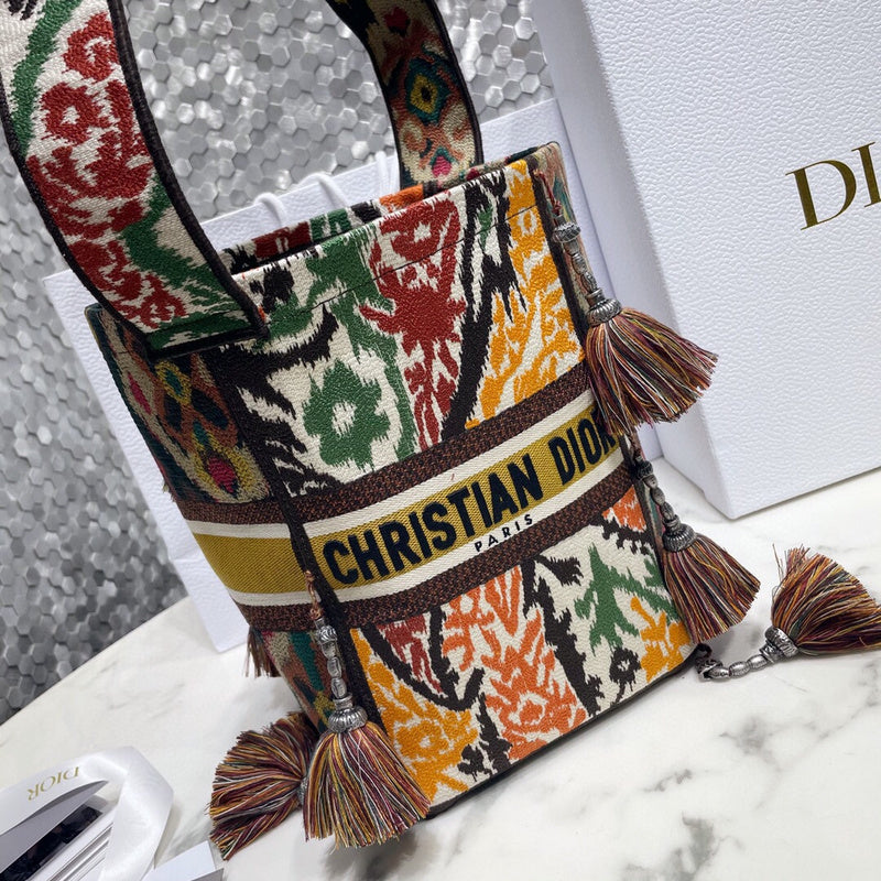 Dragons Bags Detail