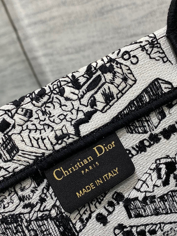 Dragons Bags Detail