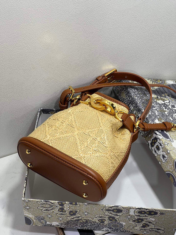 Dragons Bags Detail