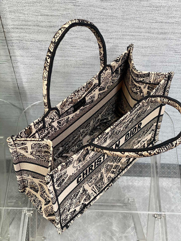 Dragons Bags Detail